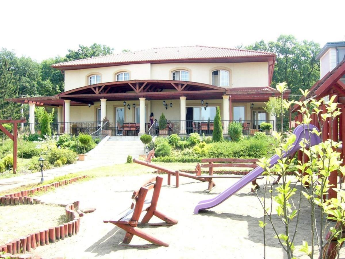 NyíregyházaStaff House住宿加早餐旅馆 外观 照片